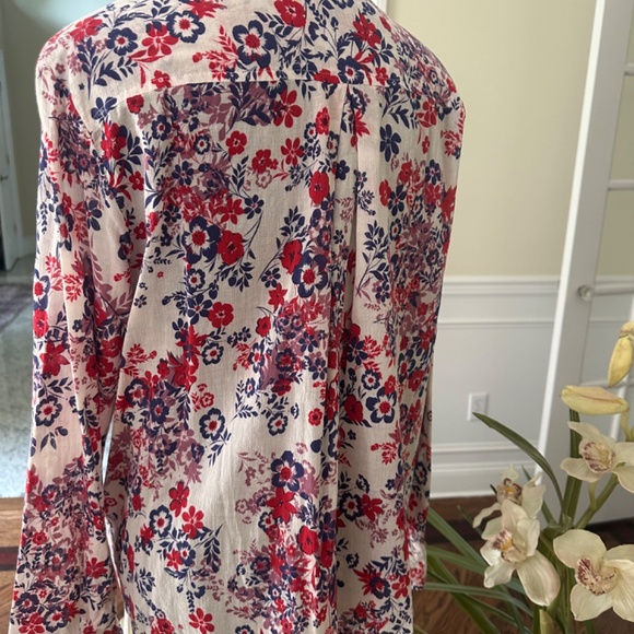XiRENA Floral Blouse - XS - Picture 4 of 9